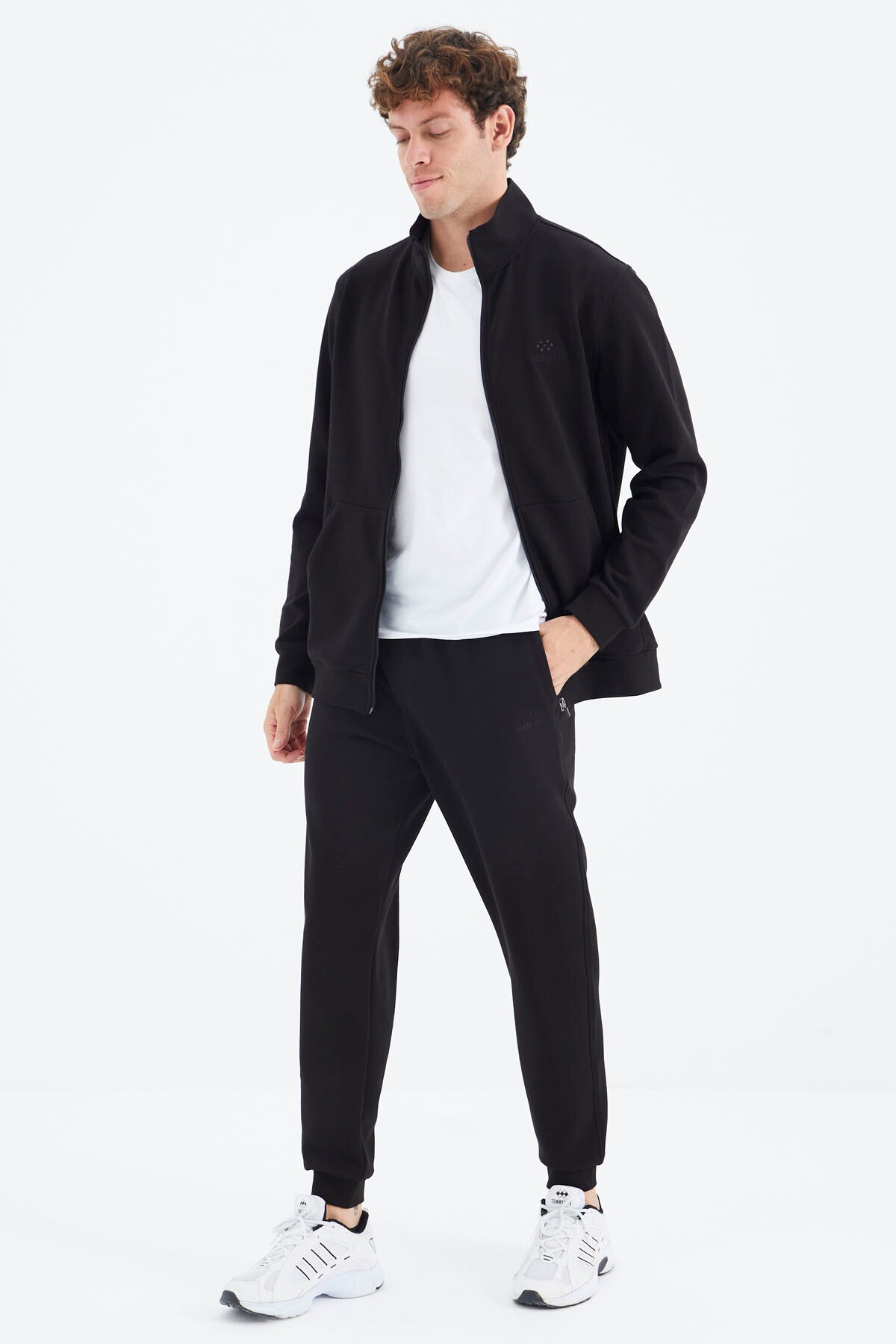 ensemble de survêtement pour homme confortable avec col montant zippé et poche kangourou détaillée en noir - 85219