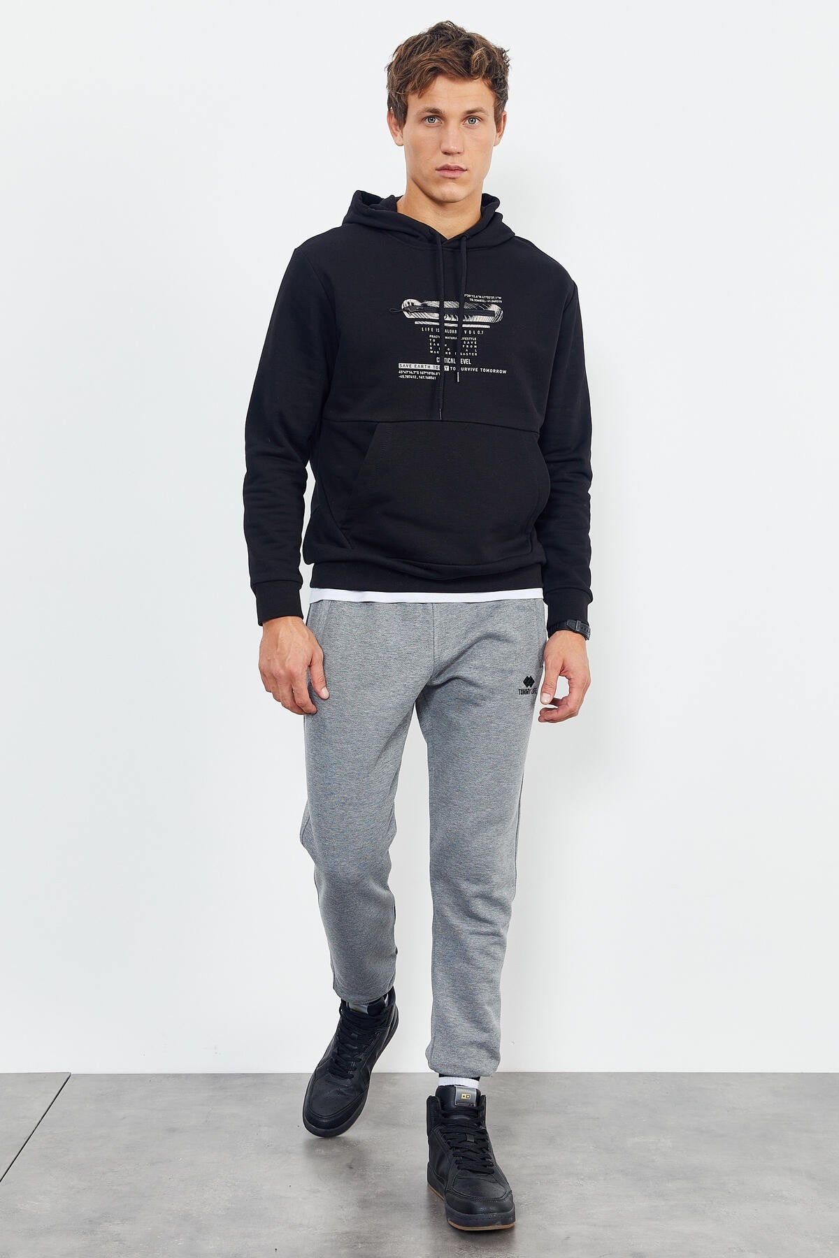 <tc>Sweatshirt homme à capuche imprimé avec poche kangourou, coupe décontractée - 88019</tc>