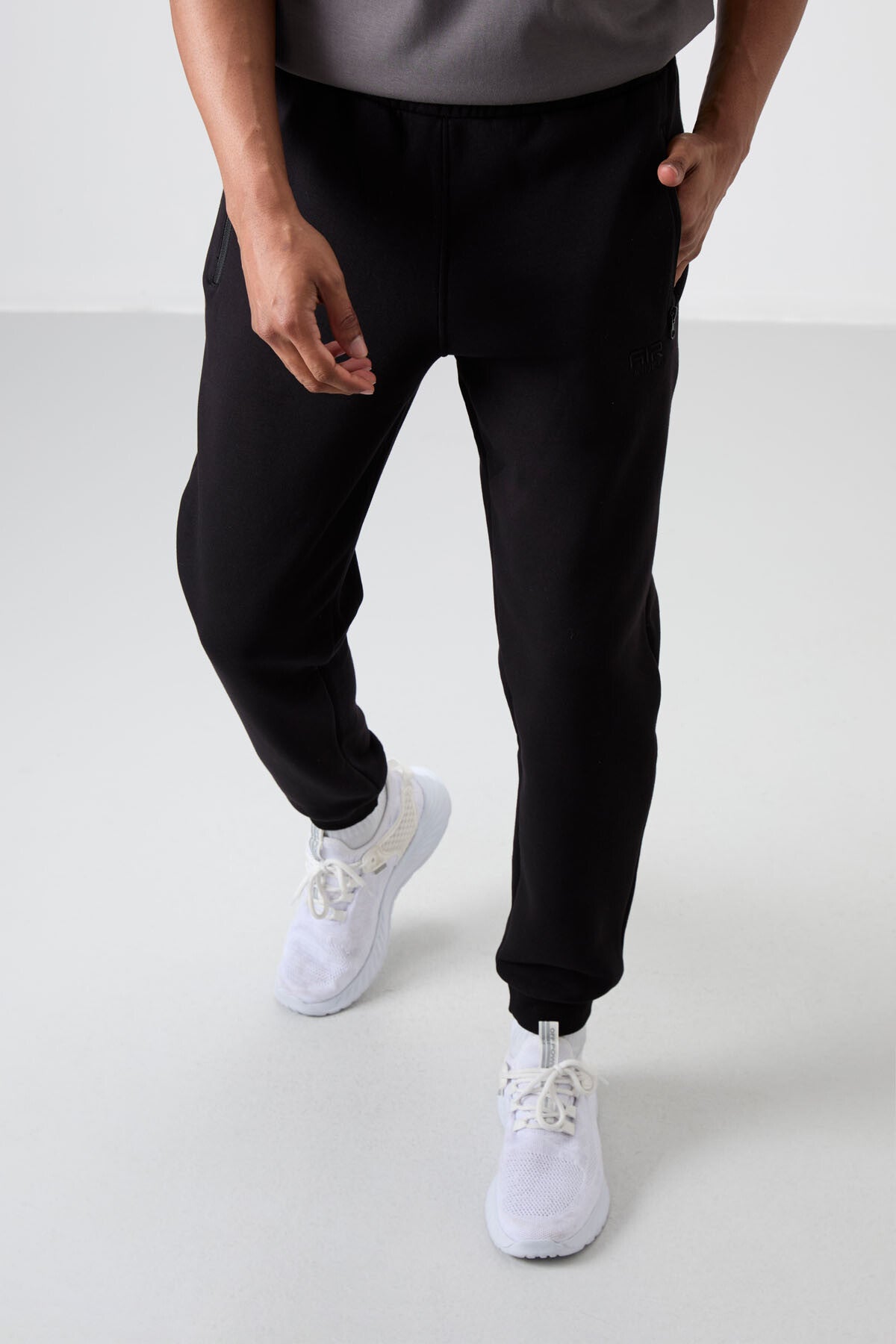 <tc>Pantalon de survêtement homme Cesar avec poches, molletonné - 84929</tc>