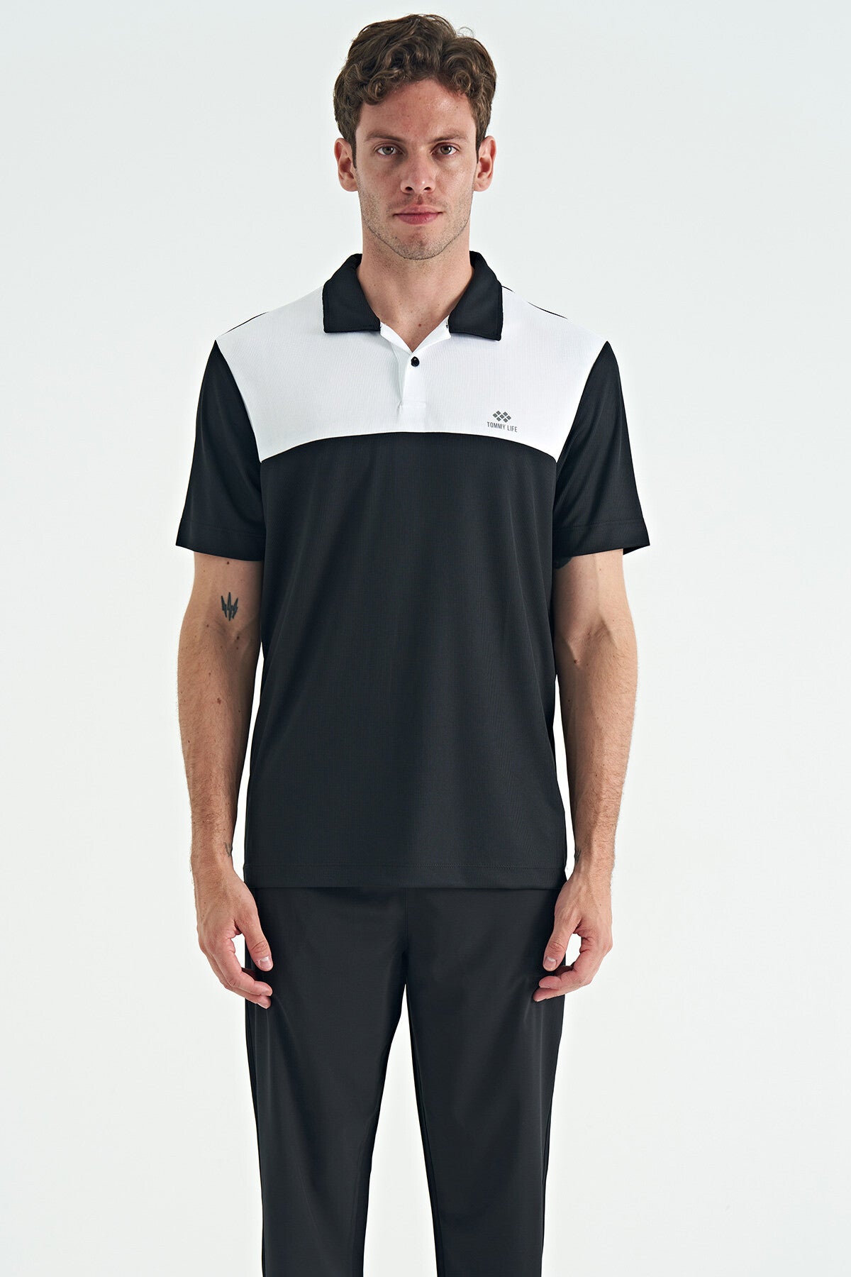 <tc>T-shirt de sport actif homme à col polo avec détail garni, coupe standard - 88251</tc>