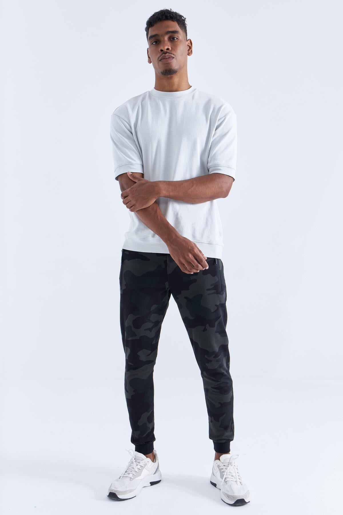 <tc>Pantalon de survêtement jogger homme coupe slim avec motif camouflage - 84754</tc>