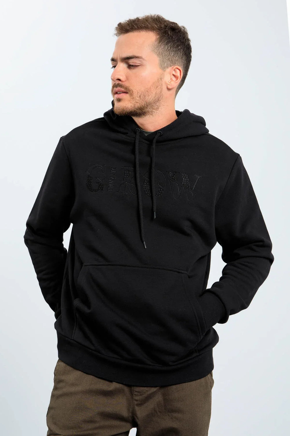 <tc>سويت شيرت رجالي مريح - مزود بغطاء للراس وجيب - مزين بتطريز- 88040</tc>