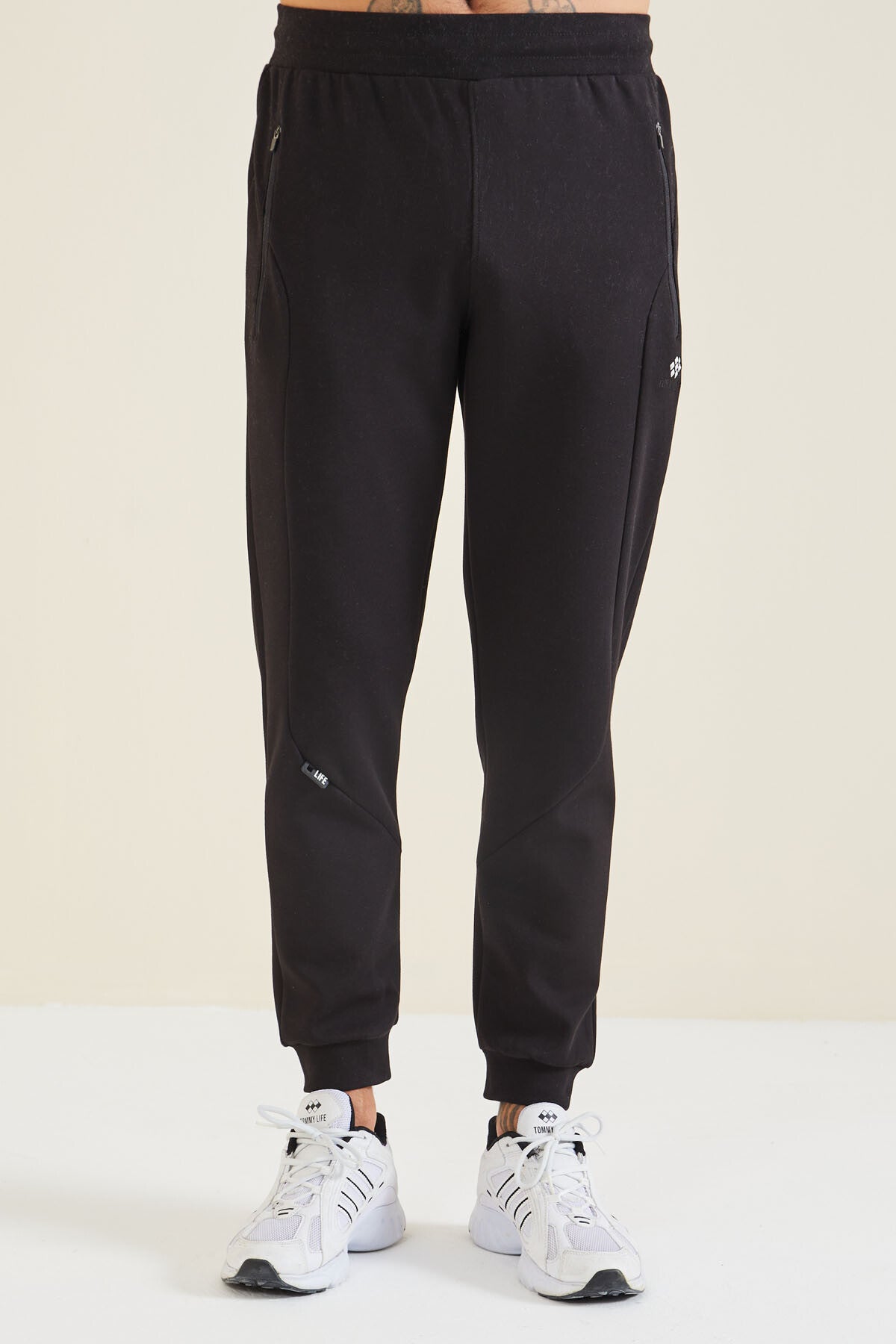 <tc>Pantalon de survêtement pour homme, modèle jogger - 82104.</tc>