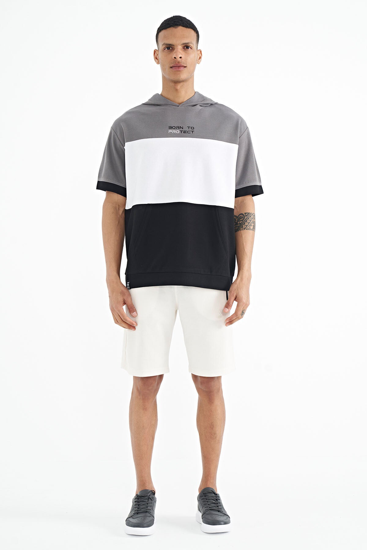 <tc>T-shirt oversize pour homme avec capuche, détails d'imprimé - 88191</tc>