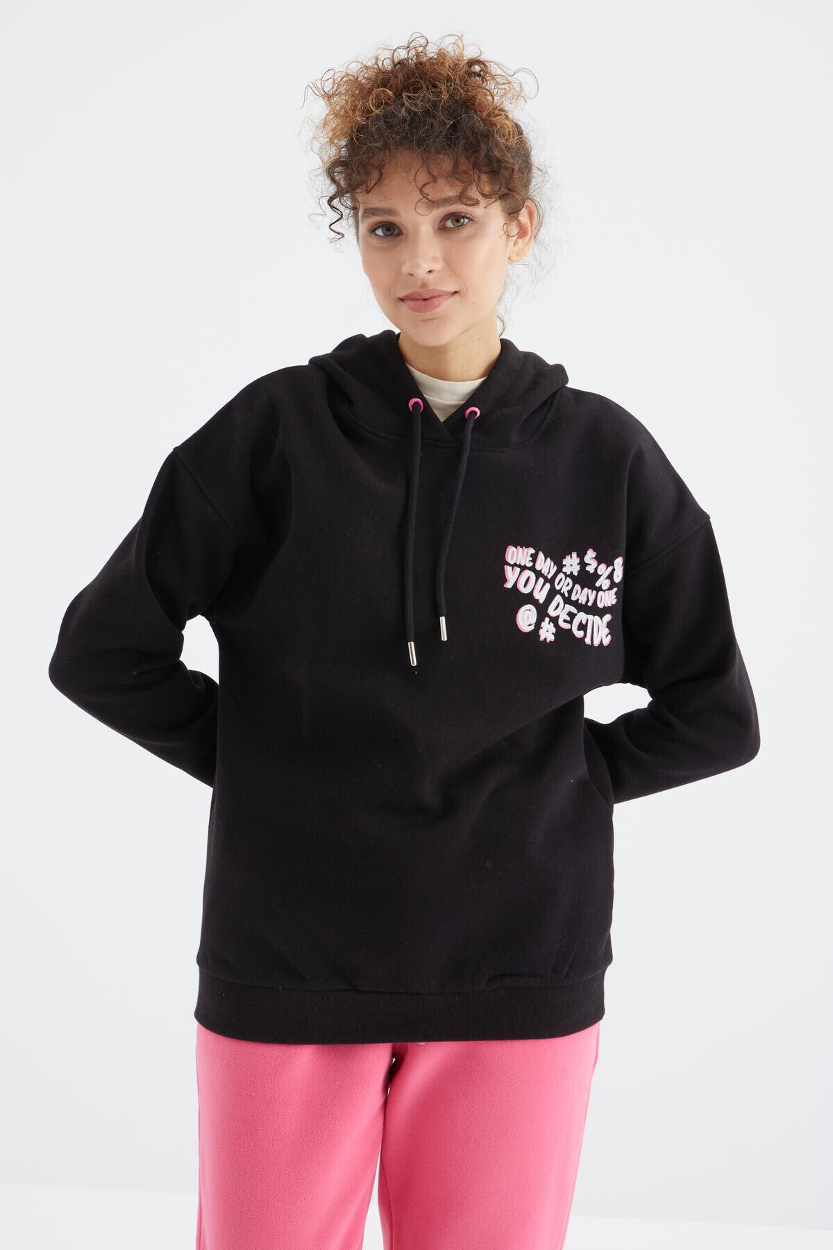 <tc>Sweatshirt oversize pour femme avec capuche et imprimé au dos - 97249</tc>