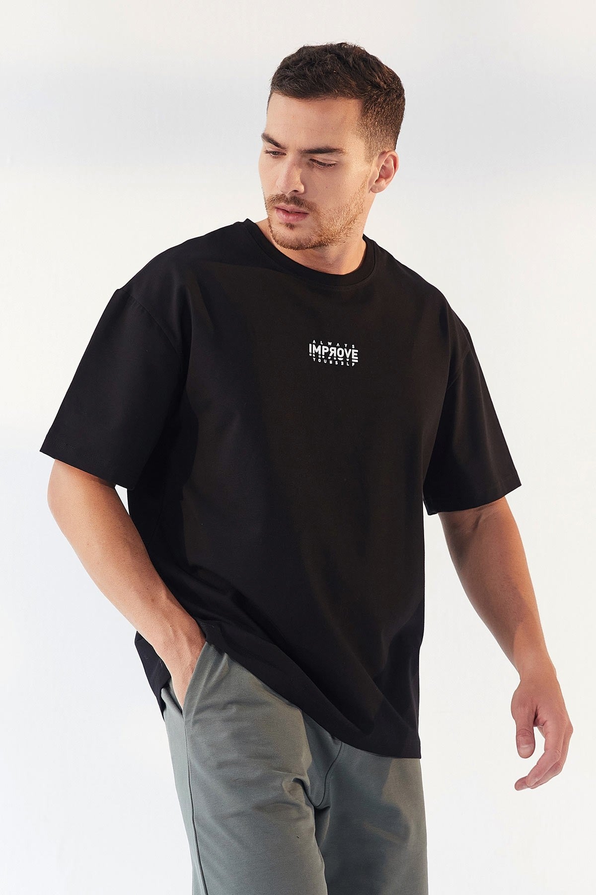 küçük yazi baskili o yaka erkek oversize t-shirt - 87985