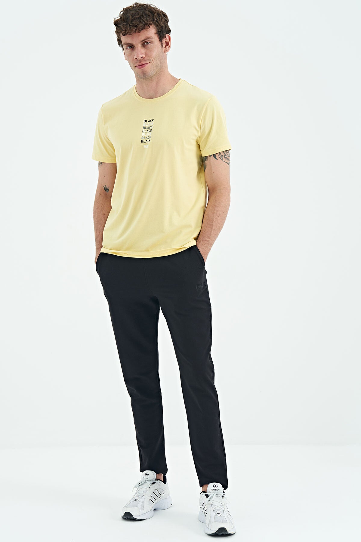 <tc>Pantalon de survêtement homme coupe slim - 84910</tc>