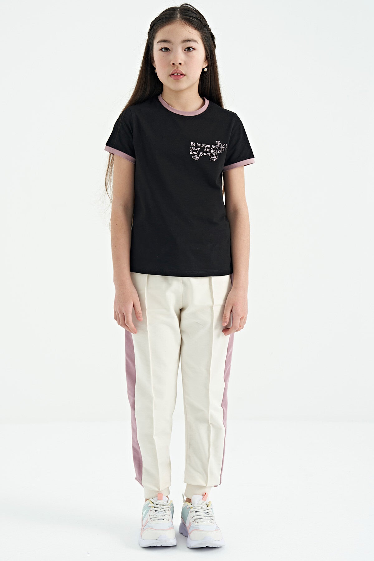 <tc>T-shirt fille à col rond, coupe décontractée, manches courtes, avec impression minimaliste - 75110</tc>