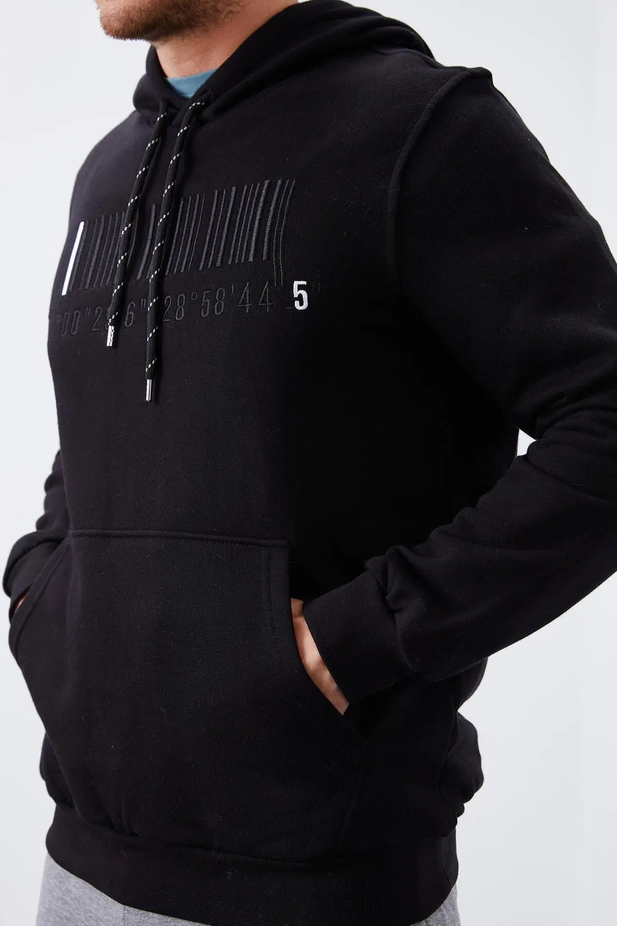 nakişli kanguru cep standart kalip kapüşonlu erkek sweatshirt - 87839 - Justyol