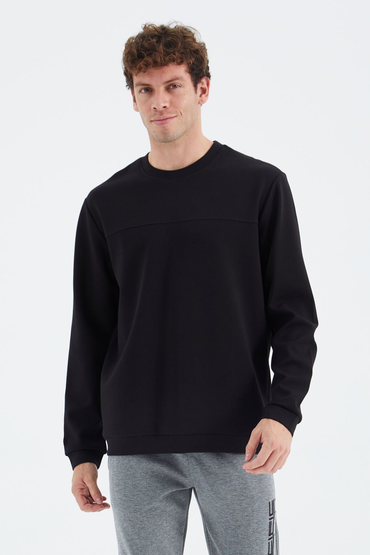 <tc>Sweatshirt homme col rond avec détails de couture sur le devant, coupe basique et décontractée - 88270</tc>