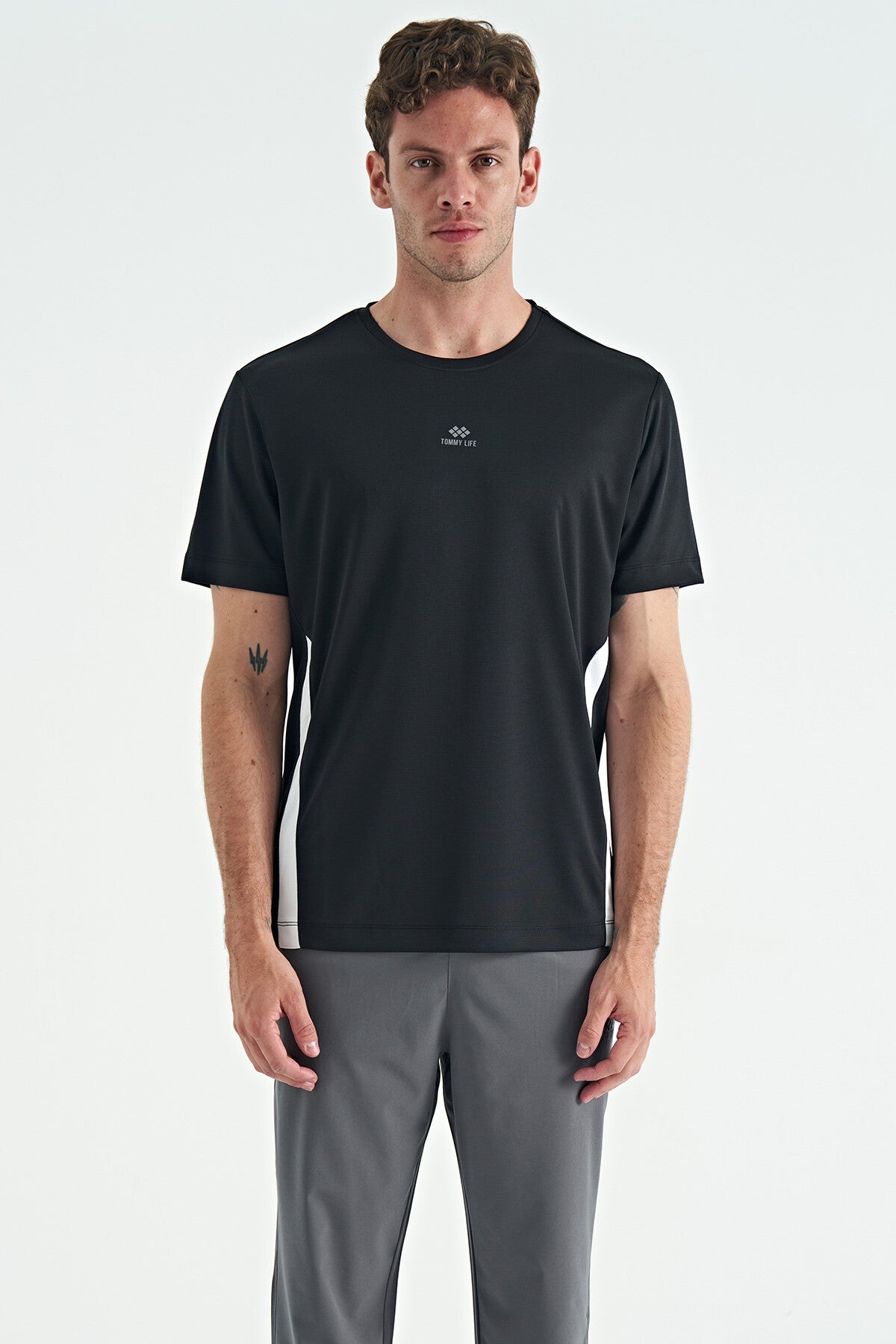 <tc>T-shirt de sport actif pour homme à col rond, coupe standard avec bords contrastés - 88254</tc>