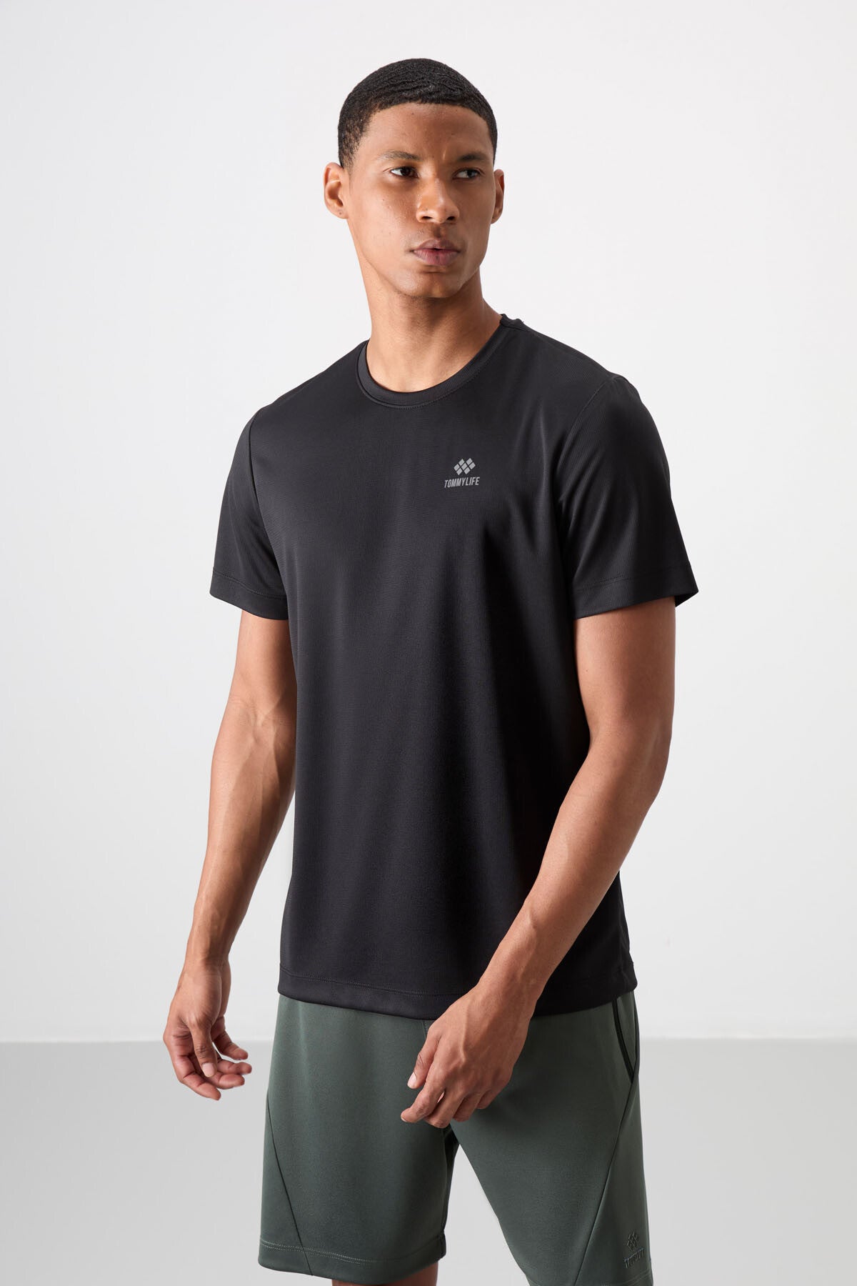 <tc>T-shirt actif pour homme à col rond, coupe standard, avec motif logo - 88255</tc>