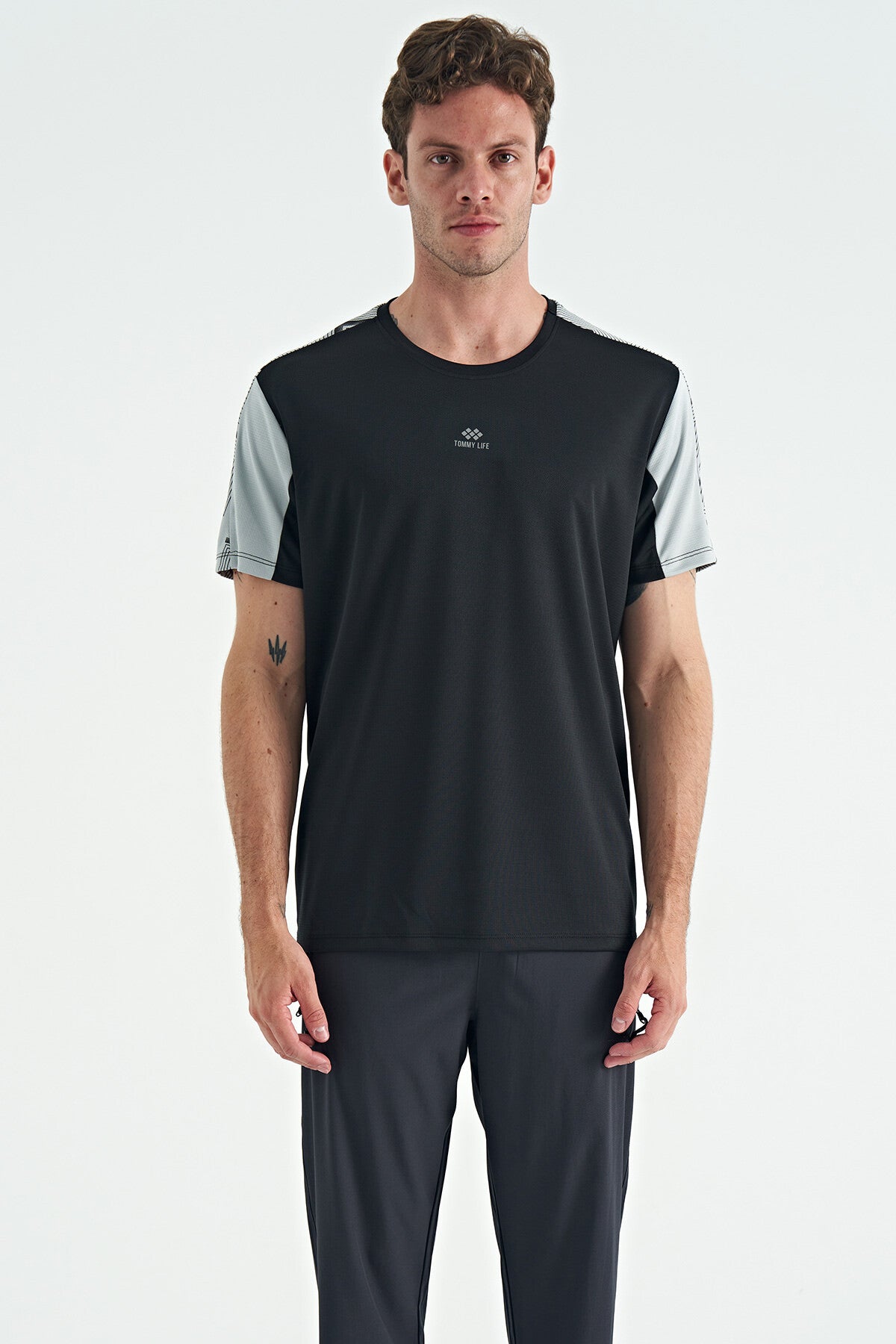 <tc>T-shirt homme de sport actif, à col rond, coupe standard avec impression au dos - 88256</tc>