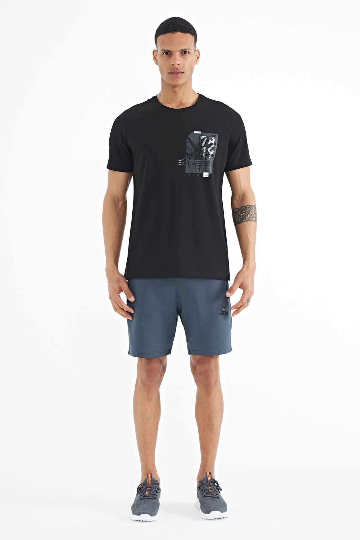 <tc>T-shirt pour homme à coupe standard, avec imprimé devant et derrière - 88233</tc>