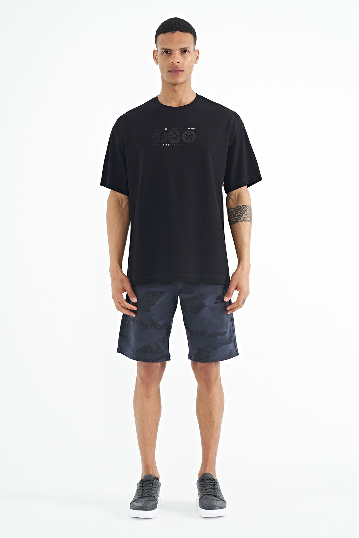 <tc>T-shirt oversize pour homme à col rond, avec imprimé devant et derrière - 88224</tc>