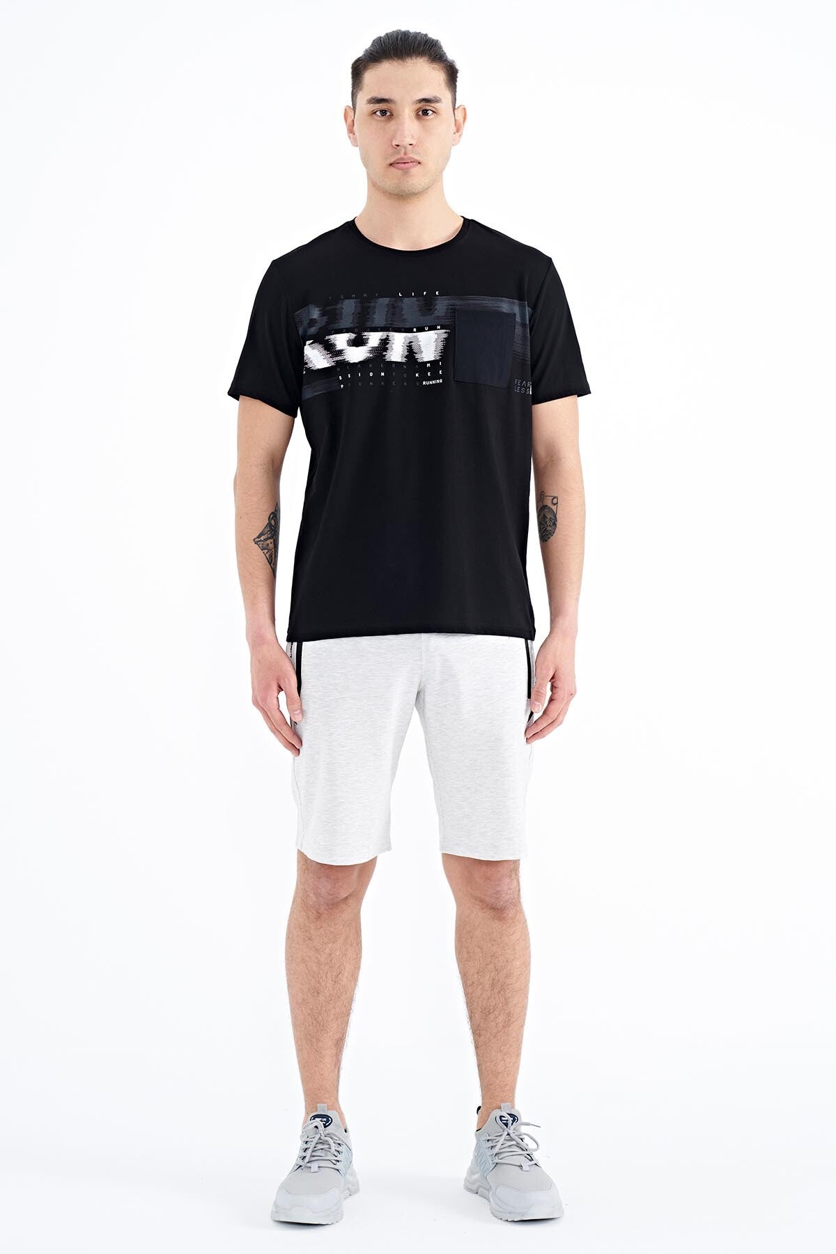 <tc>T-shirt pour homme à coupe standard avec impression et détails de poche avant - 88200</tc>