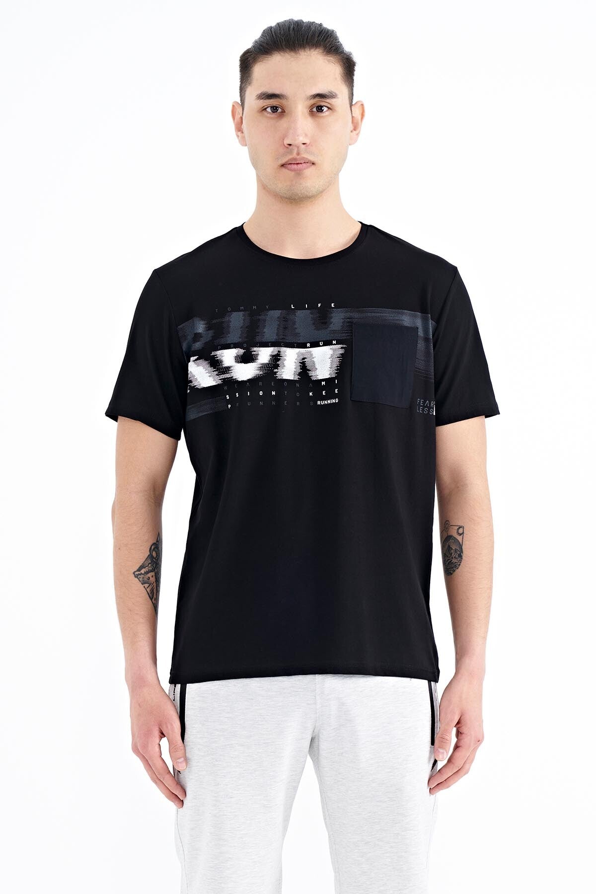 <tc>T-shirt pour homme à coupe standard avec impression et détails de poche avant - 88200</tc>