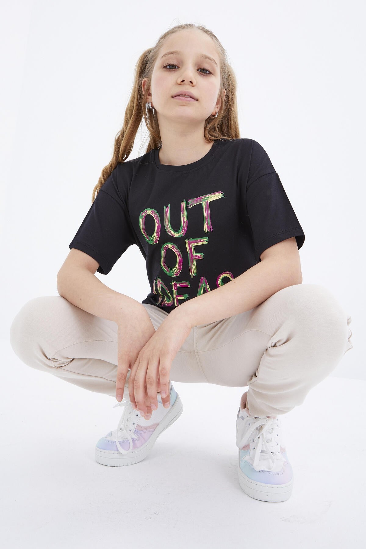 <tc>T-shirt fille à col rond, oversize avec imprimé texte et épaules basses - 75028</tc>