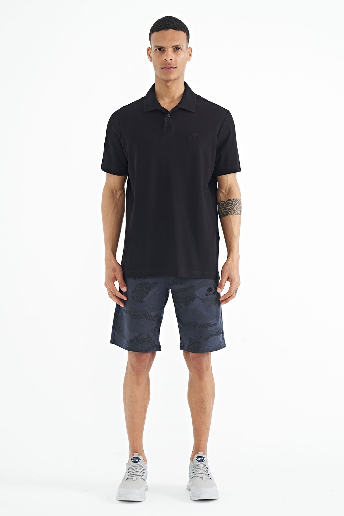 <tc>T-shirt pour homme à col polo, coupe standard, avec broderie de logo - 88237</tc>