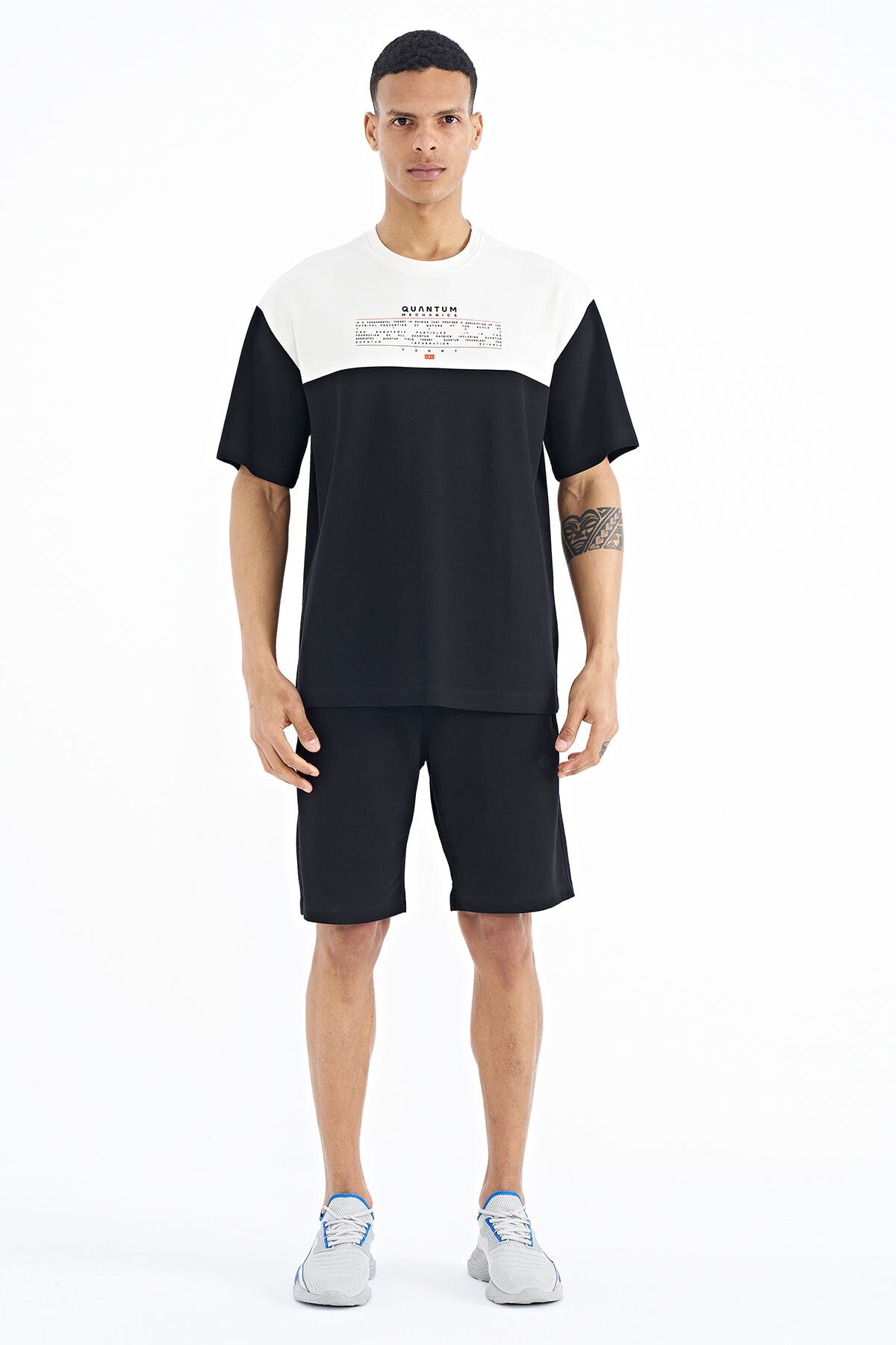 <tc>T-shirt oversize pour homme à col rond, avec détails d'imprimé et dégradé de couleurs - 88225</tc>