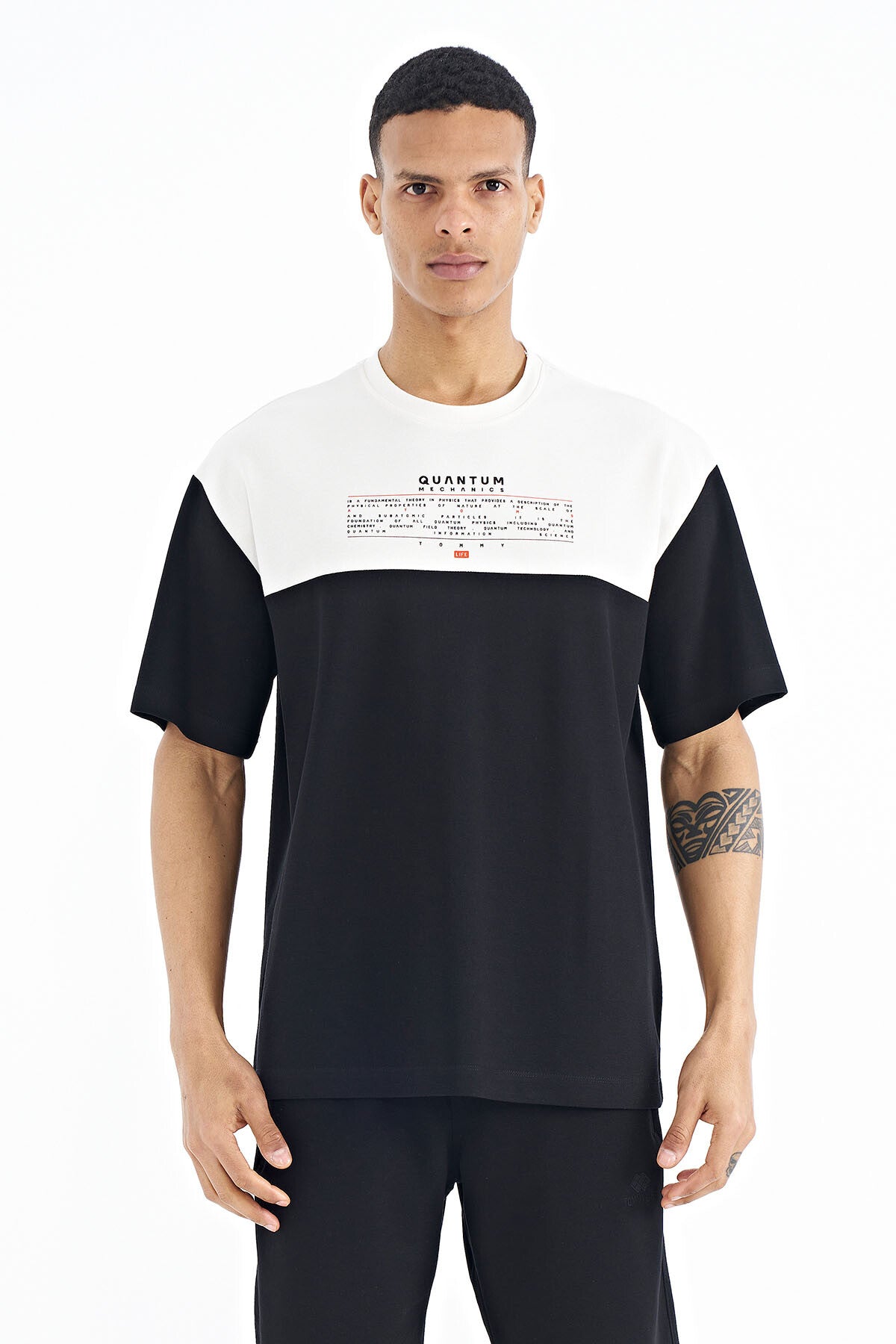 <tc>T-shirt oversize pour homme à col rond, avec détails d'imprimé et dégradé de couleurs - 88225</tc>