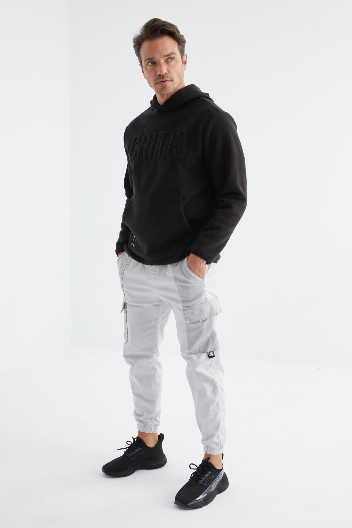 <tc>Sweatshirt polaire homme à capuche, coupe standard avec poche kangourou et broderie - 88156</tc>