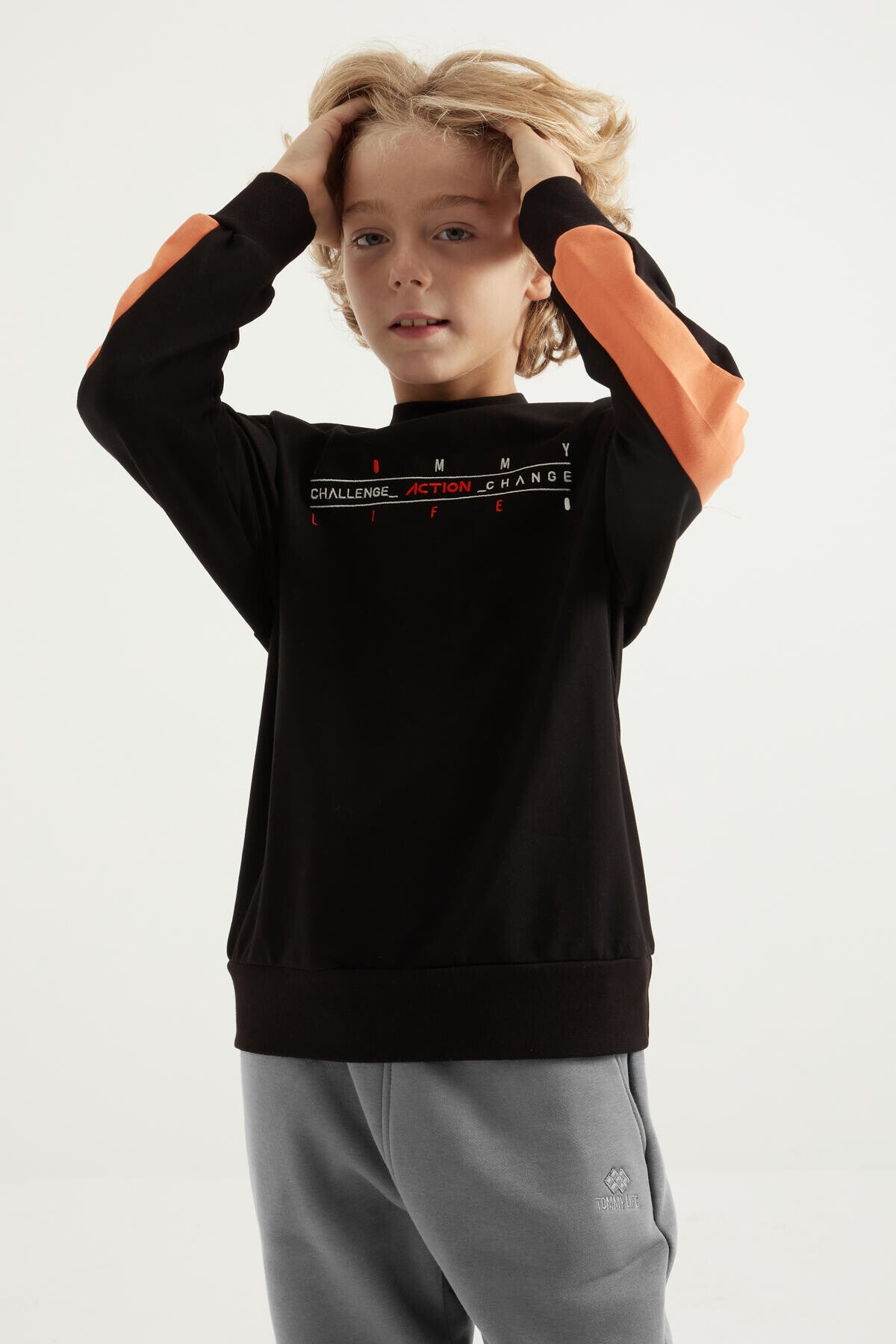 <tc>Sweatshirt garçon col rond avec broderie, détails à bandes et coupe standard - 11024</tc>