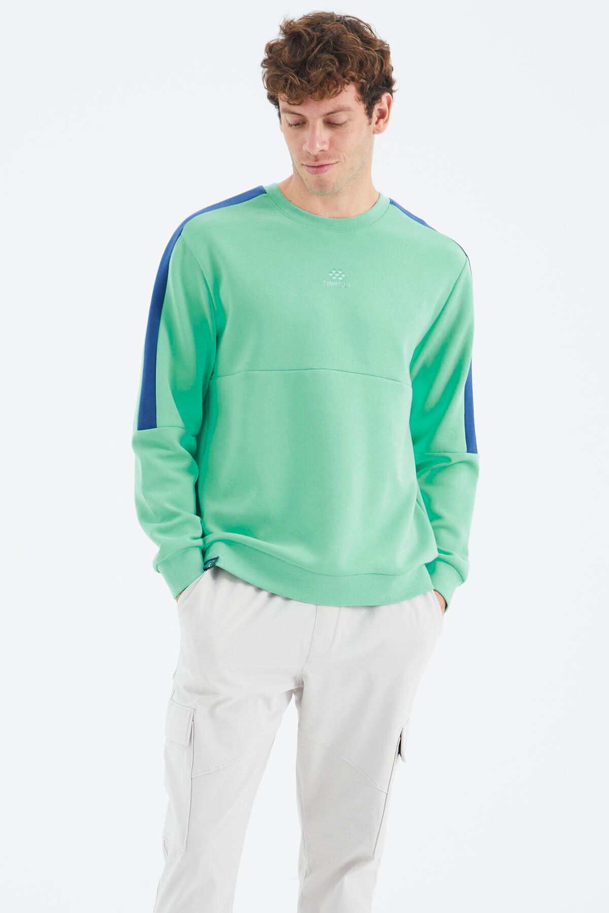 <tc>Sweatshirt pour homme à col rond, avec détails de bandes aux épaules et coupe décontractée - 88297</tc>