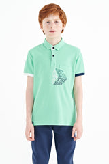 <tc>T-shirt pour garçon à col polo, coupe standard, avec imprimé et détails de poche avant - 11102</tc>