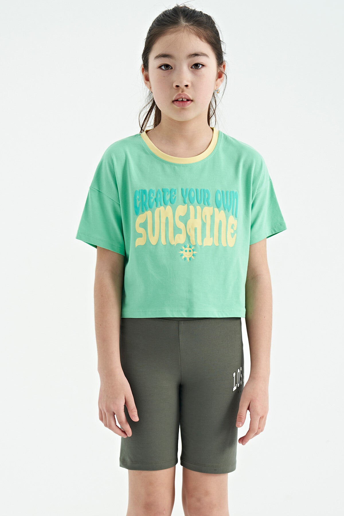<tc>T-shirt fille oversize à col rond avec imprimé textuel coloré, manches courtes - 75111</tc>