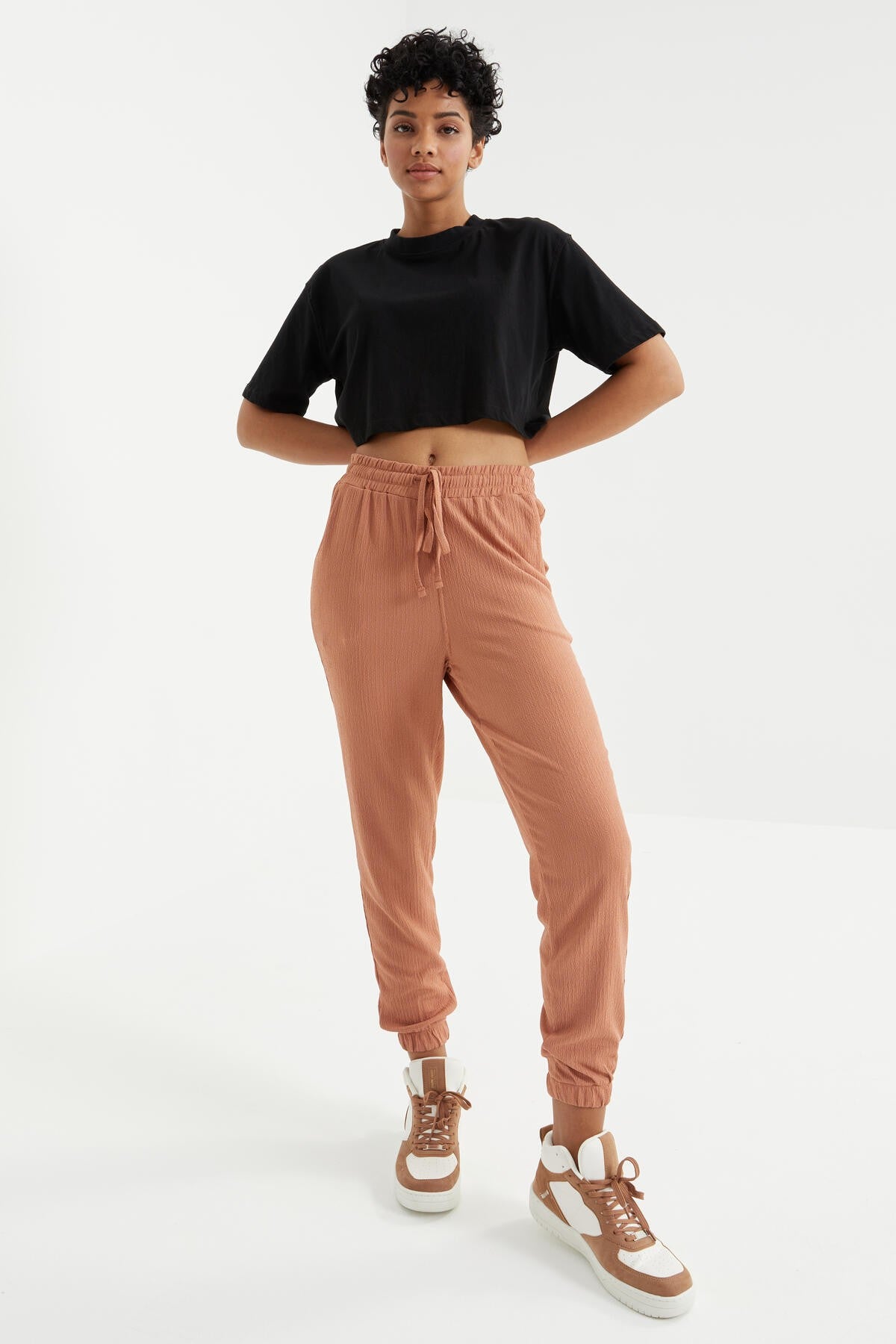 <tc>Pantalon de jogging en tissu froncé femme à taille élastique avec cordon - 94620</tc>