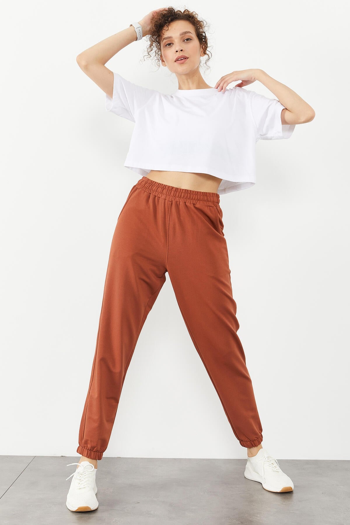 <tc>Pantalon de survêtement pour femme à taille haute, à la coupe décontractée, avec poches et bas élastiques - 94583</tc>