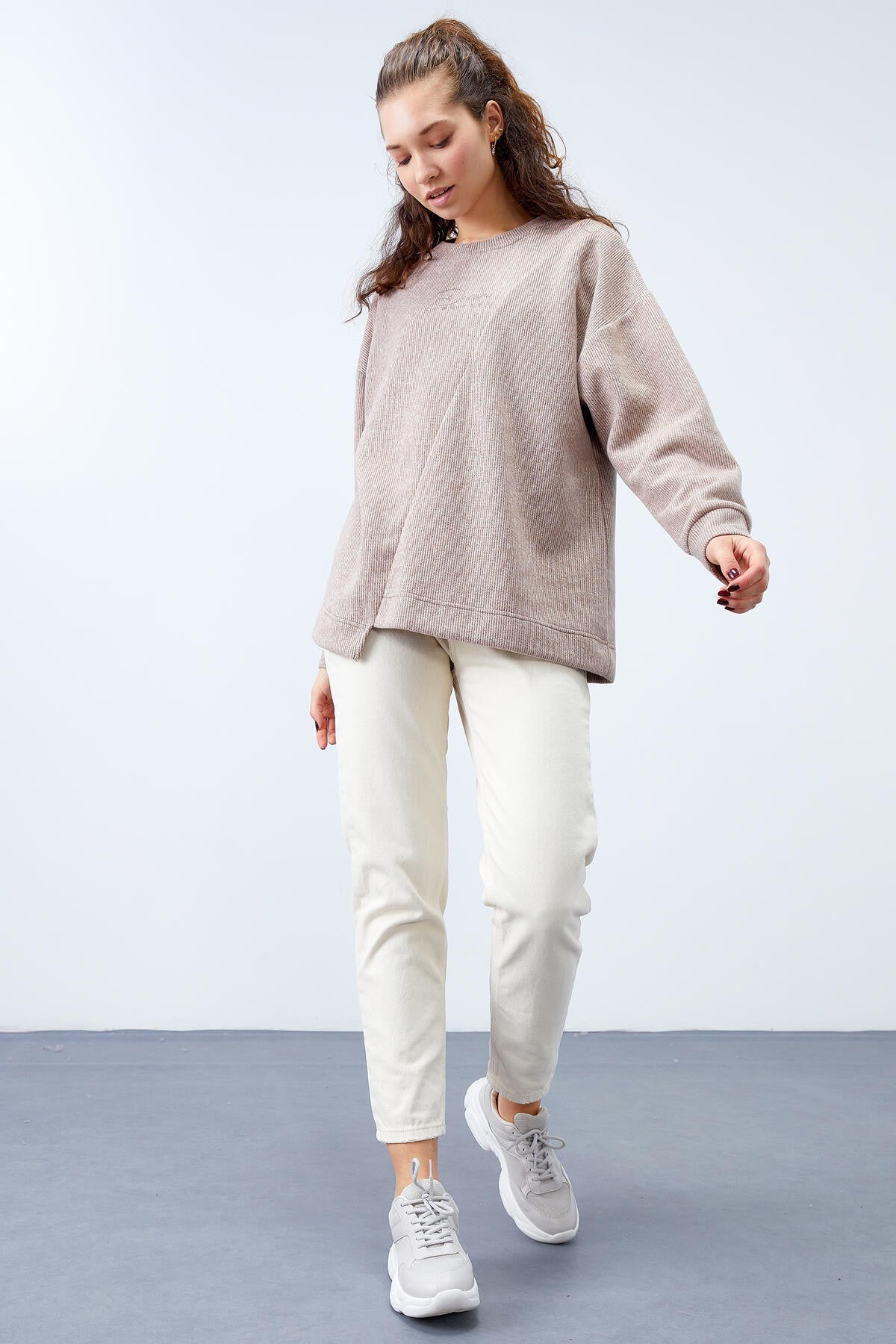 <tc>Sweatshirt femme en tricot à col rond avec coupe asymétrique, oversize - 97191</tc>