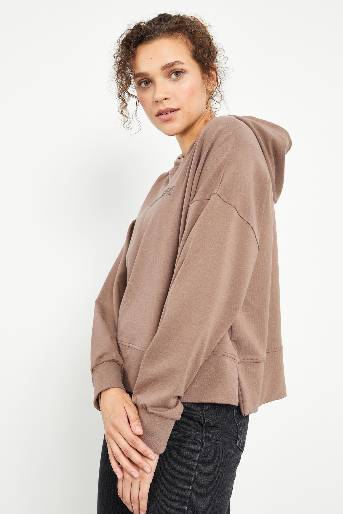 yazi nakişli kapüşonlu basic kadin oversize sweatshirt - 97164