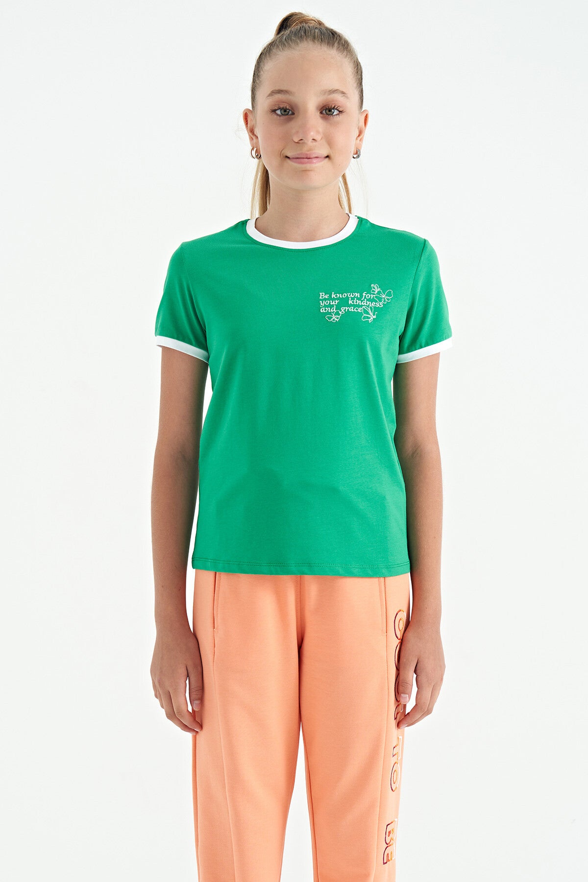 <tc>T-shirt fille à col rond, coupe décontractée, manches courtes, avec impression minimaliste - 75110</tc>