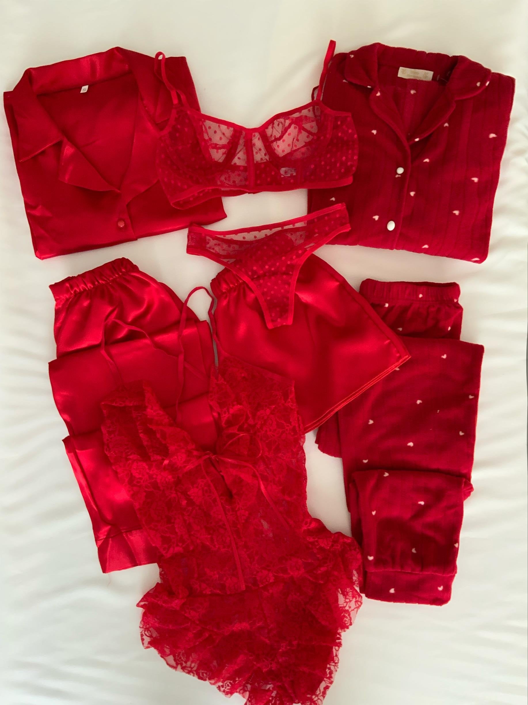 MH Moony Homewears Red Love 8 Piece Giant Satin