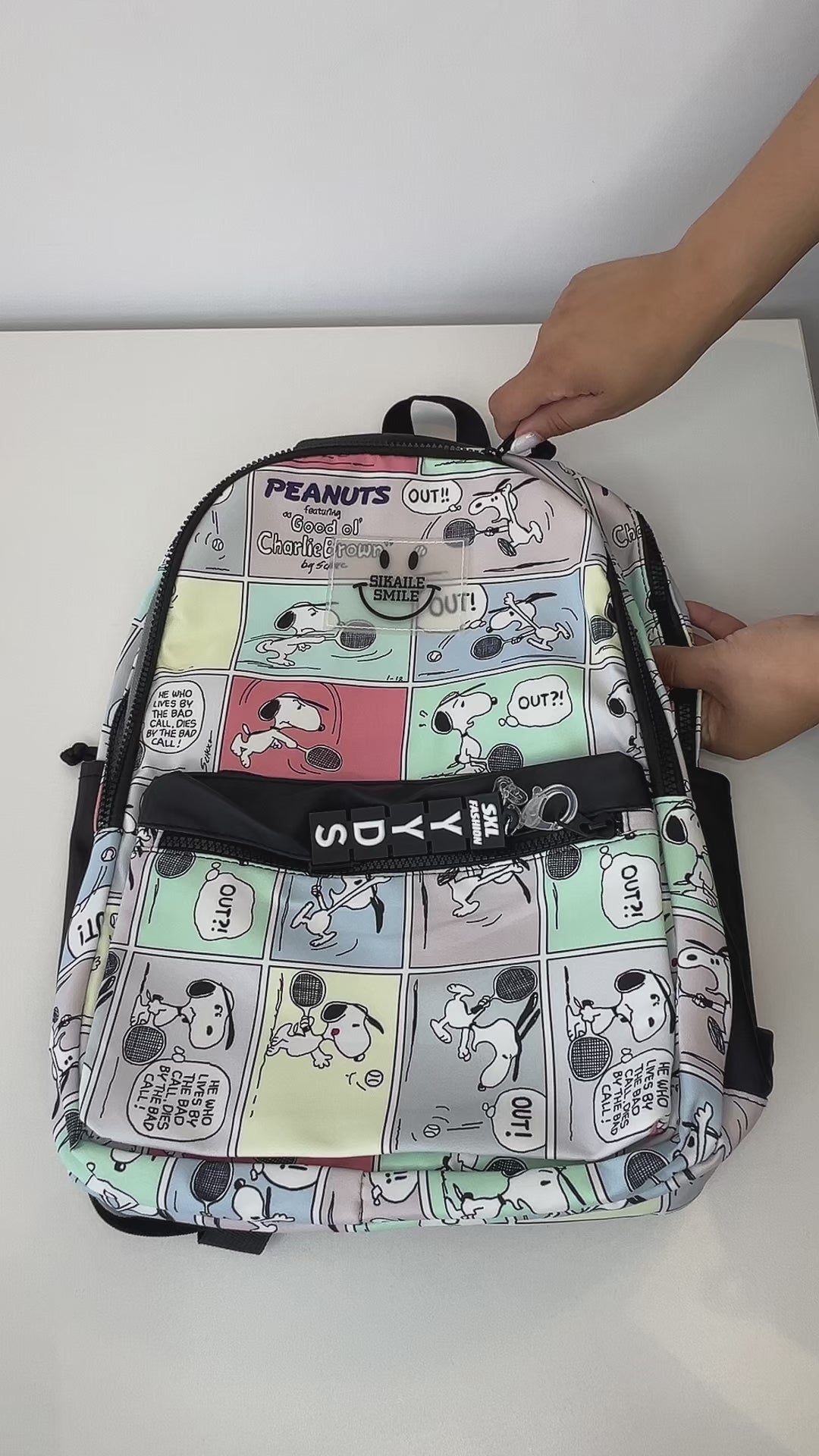 Charger la vidéo : Sac scolaire multifonction – Design Snoopy irrésistible !
