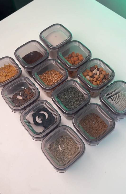 Charger la vidéo : Set de 12 pots à épices anthracite 555 ml avec étiquettes