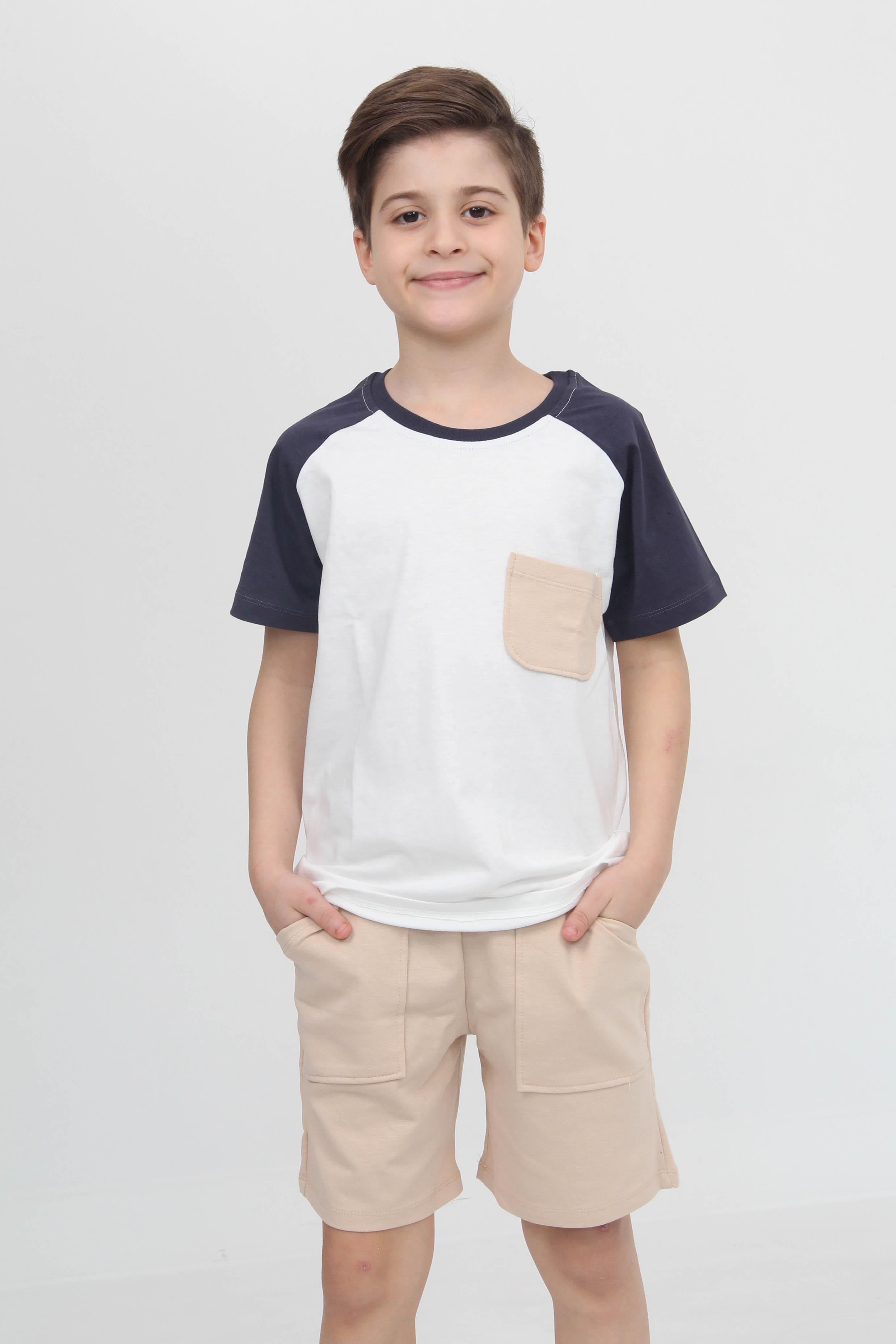 <tc>Ensemble pour garçon : T-shirt à manches raglan avec poches et short</tc>