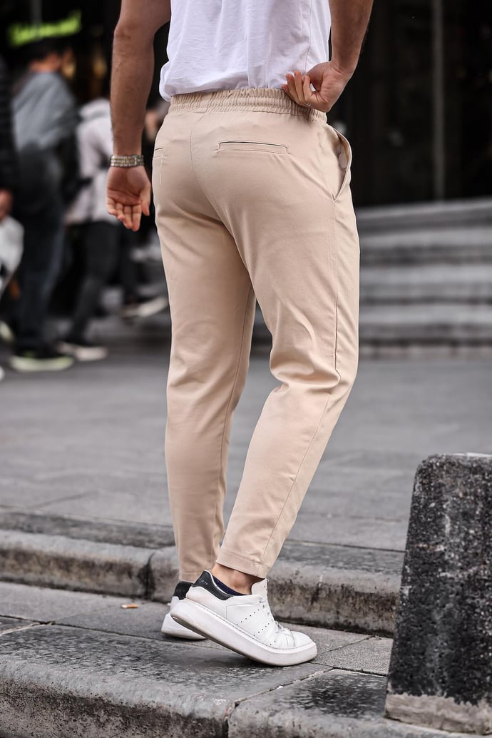 <tc>Pantalon à taille élastique, coupe décontractée.</tc>