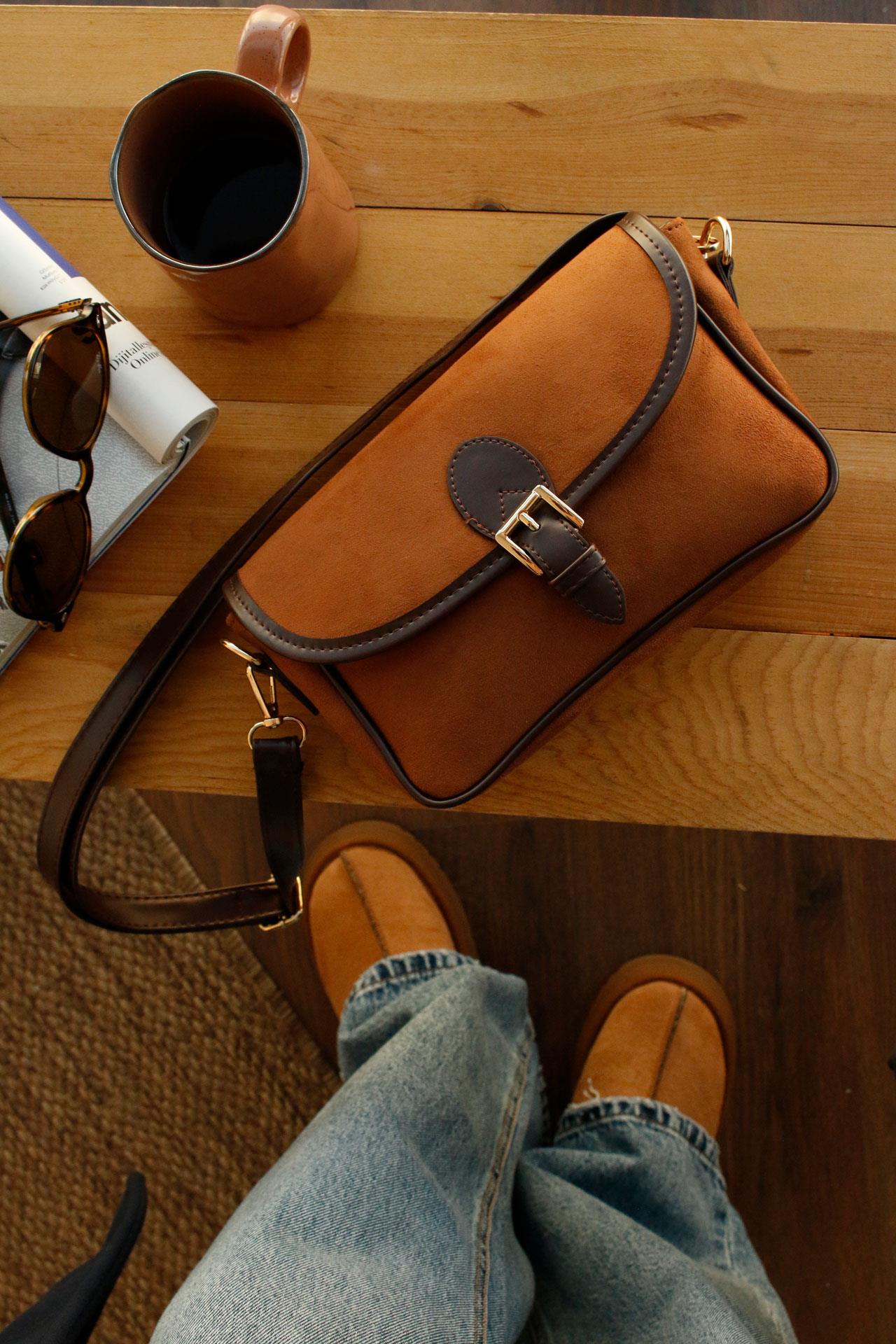 <tc>Sac à main Flare en suède vintage camel</tc>