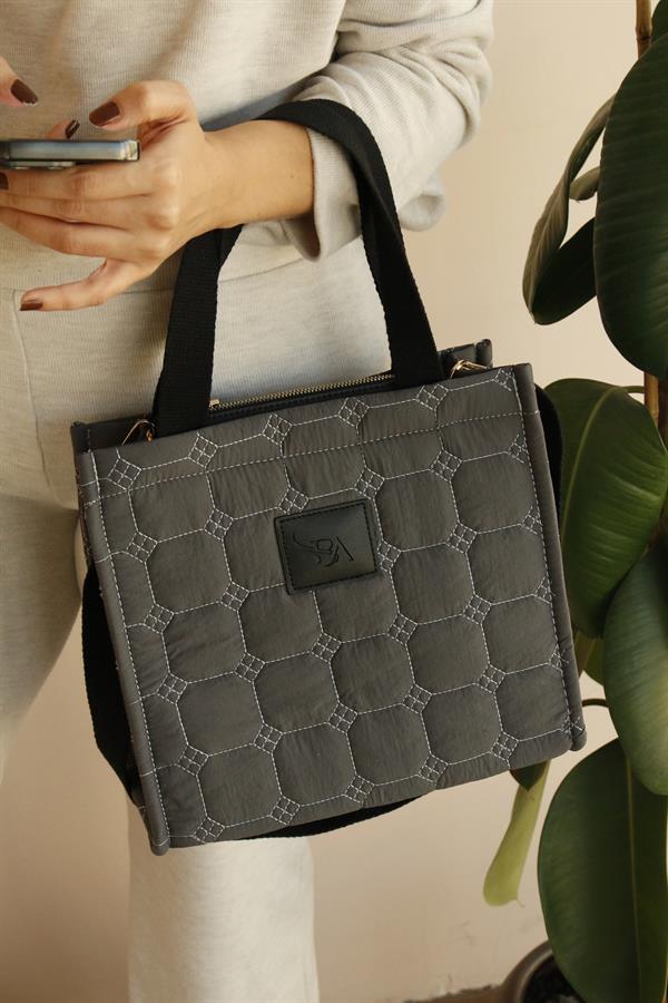 <tc>Sac à main en cuir anthracite Ryan Pufy pour femme.</tc>