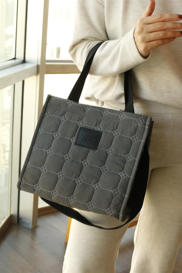 <tc>Sac à main en cuir anthracite Ryan Pufy pour femme.</tc>