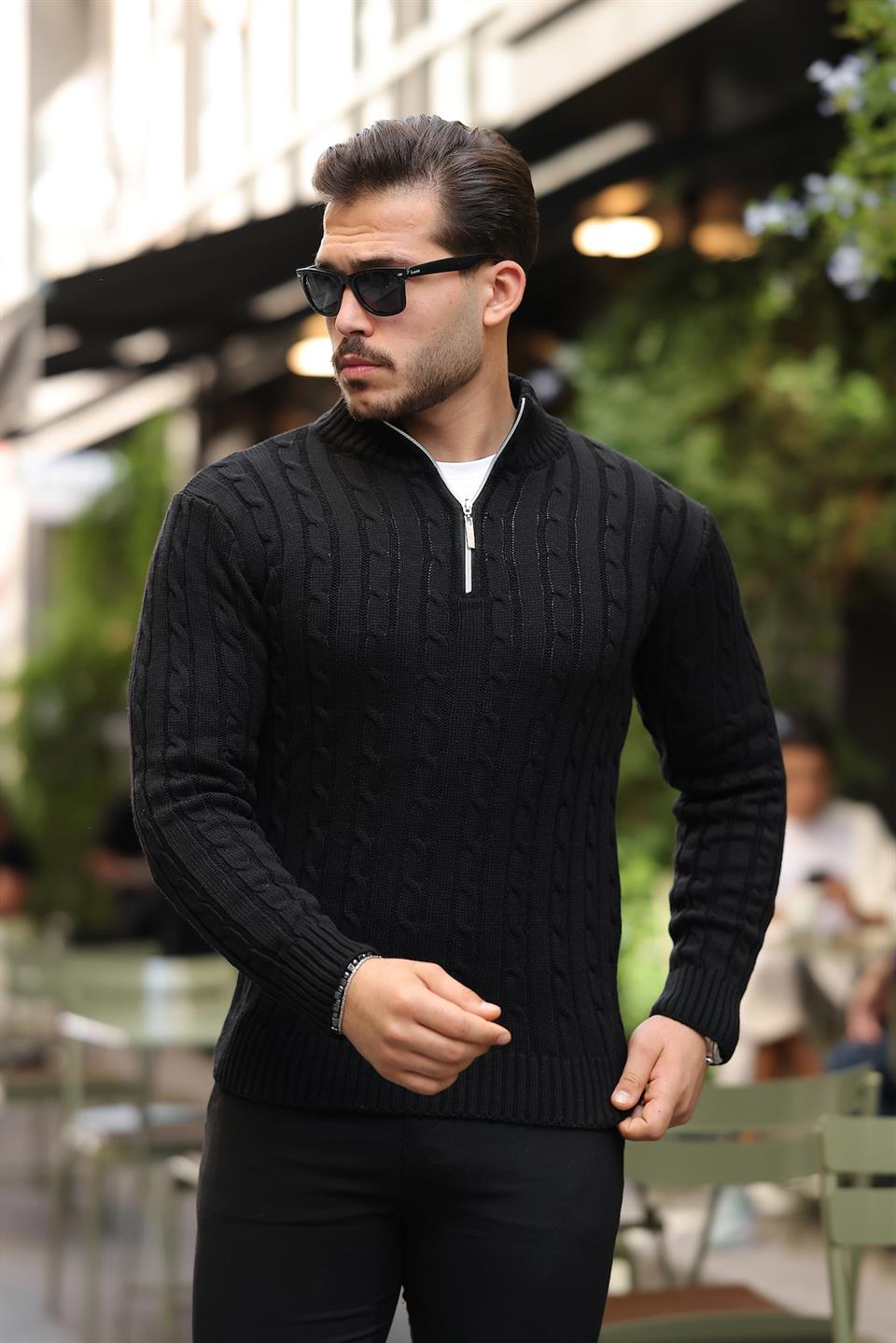 <tc>Pull en tricot pour homme à demi-zip avec motif torsadé.</tc>