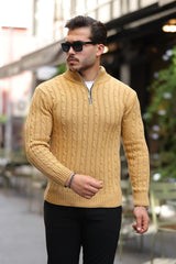 <tc>Pull en tricot pour homme à demi-zip avec motif torsadé.</tc>