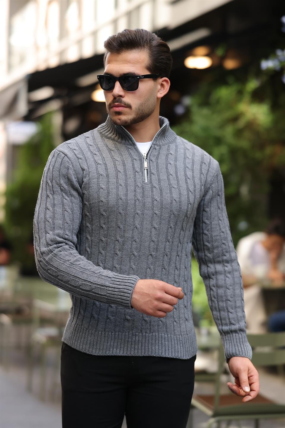 <tc>Pull en tricot pour homme à demi-zip avec motif torsadé.</tc>