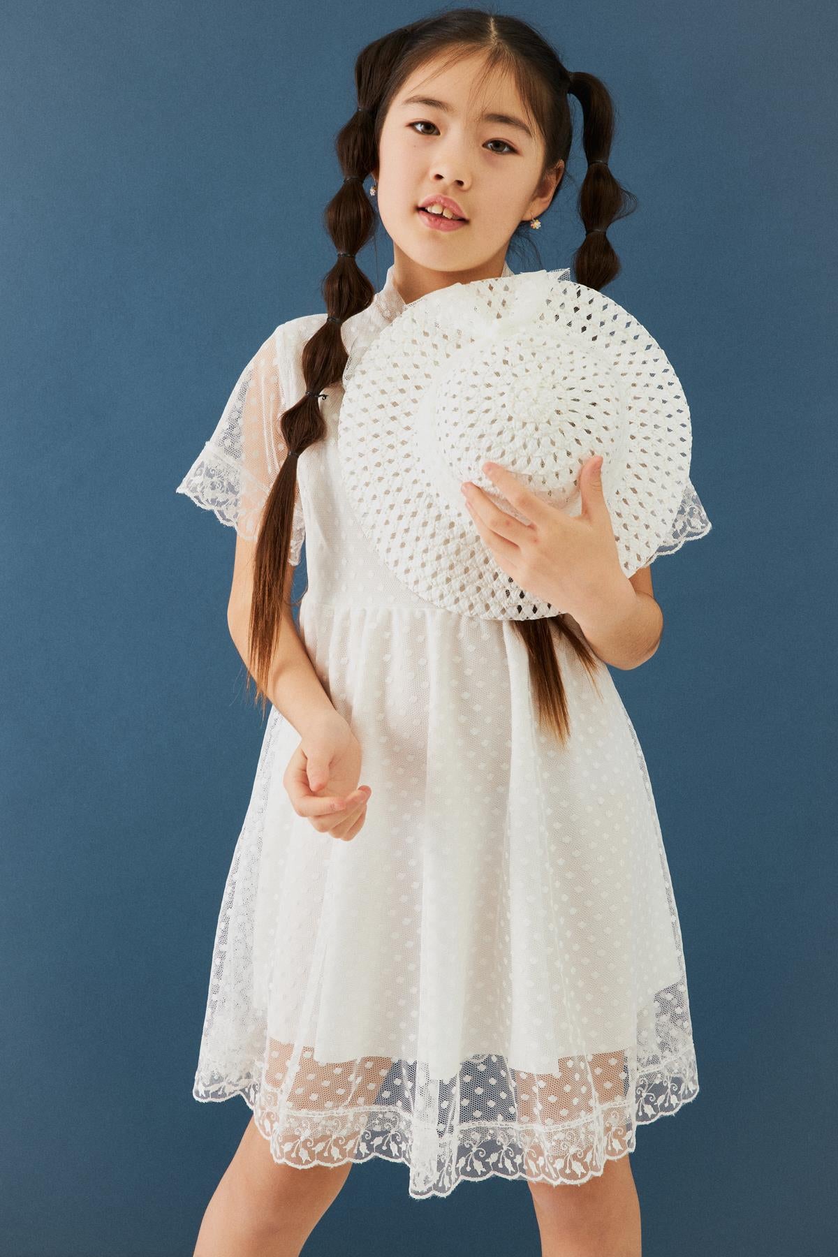 <tc>Robe pour fille avec détails de chapeau et col d'hôtesse</tc>