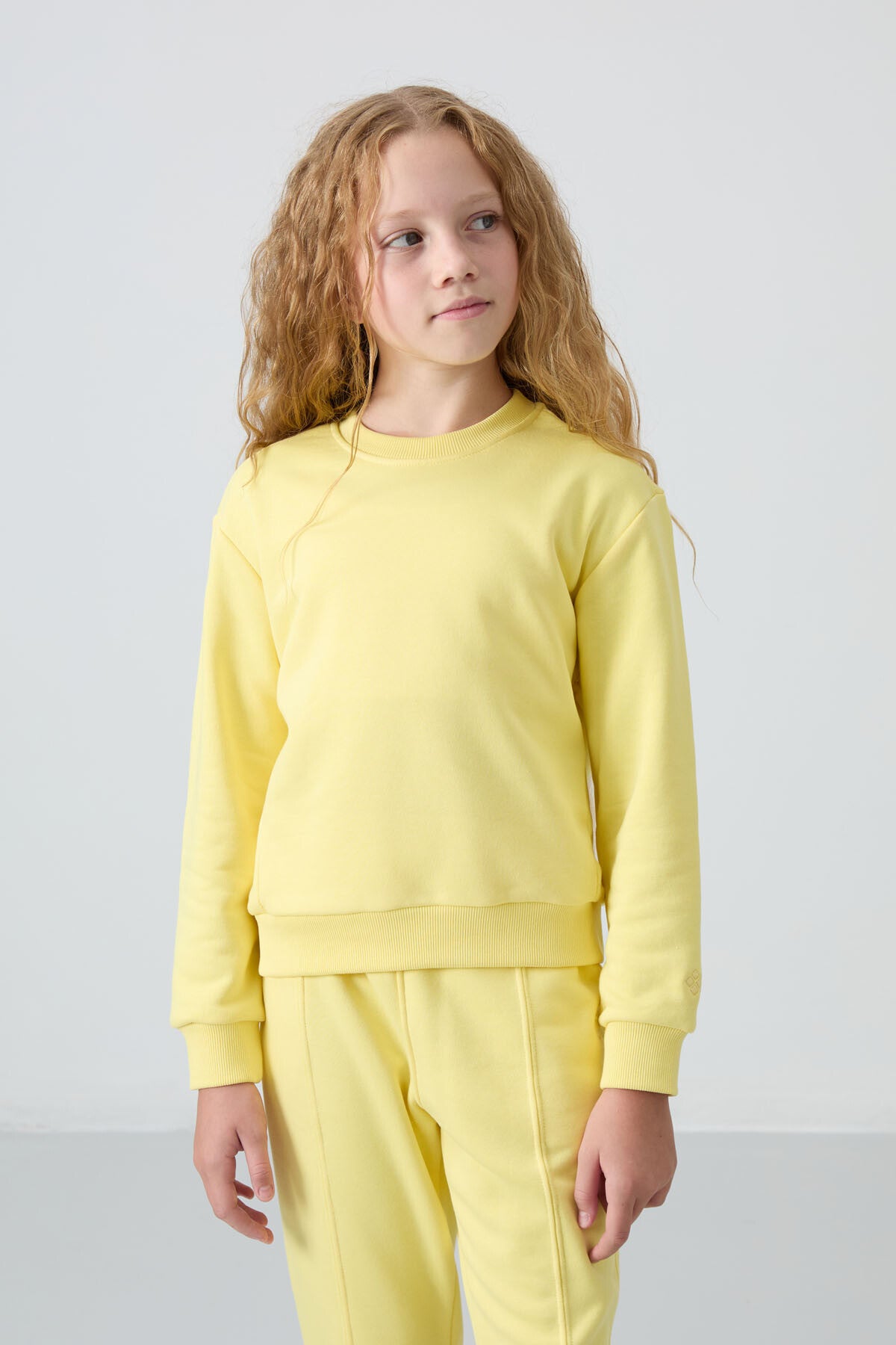 açik mavi pamuklu içi tüylü yumuşak dokulu oversize nakişli kiz çocuk eşofman takim - 75145 - Justyol