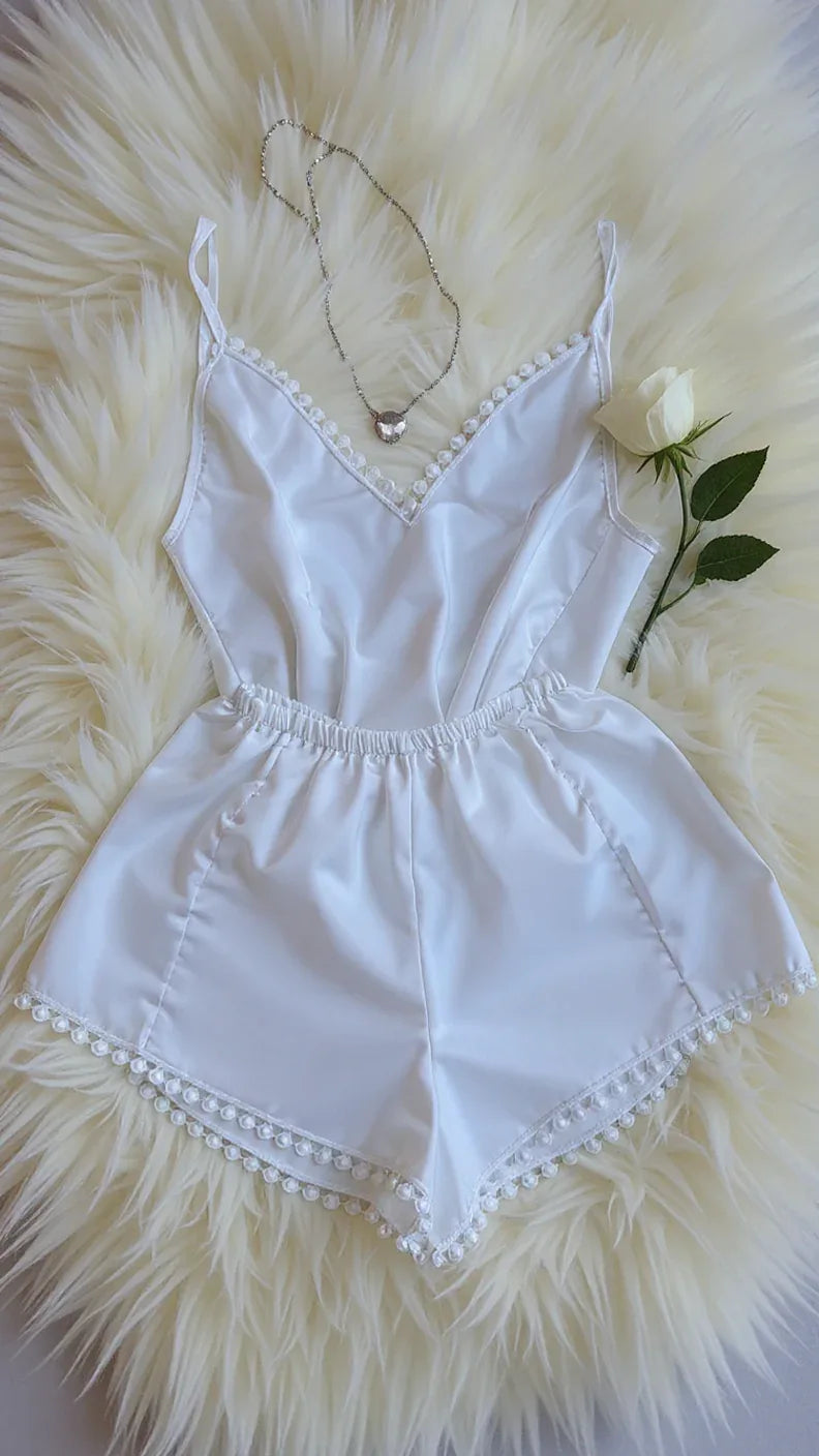 Ensemble pyjama court satin luxe femme avec pompons