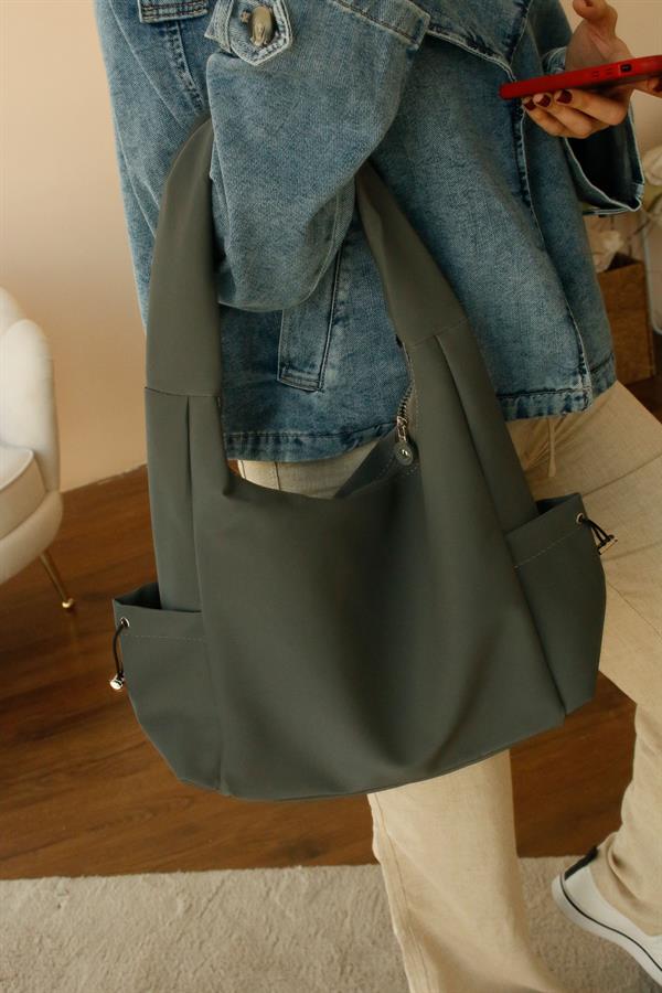 <tc>Sac à main gris Simple</tc>